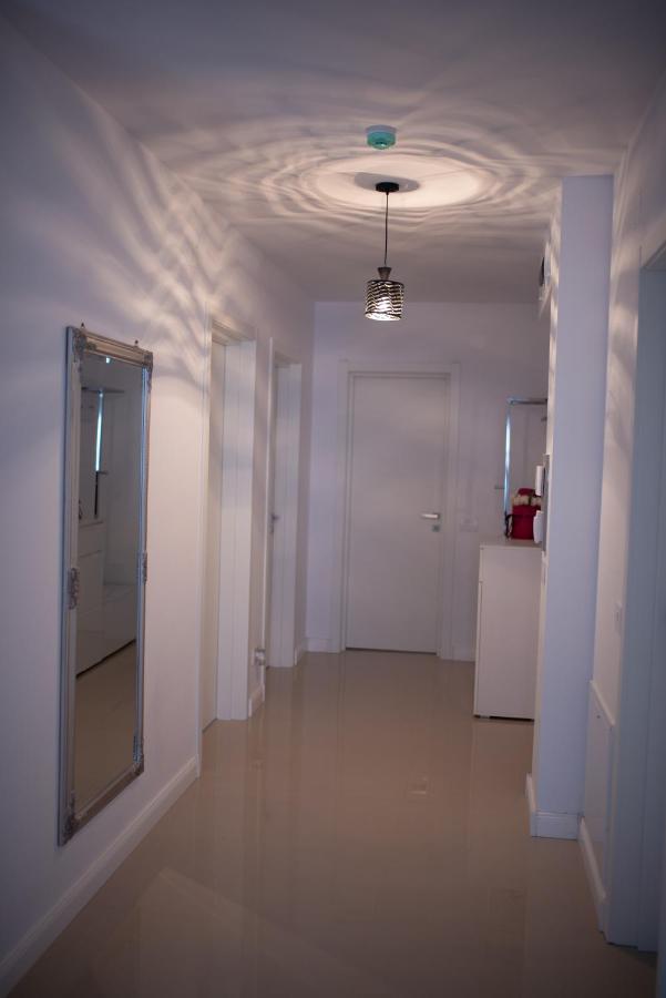 Apartament Denissia Oradea Εξωτερικό φωτογραφία