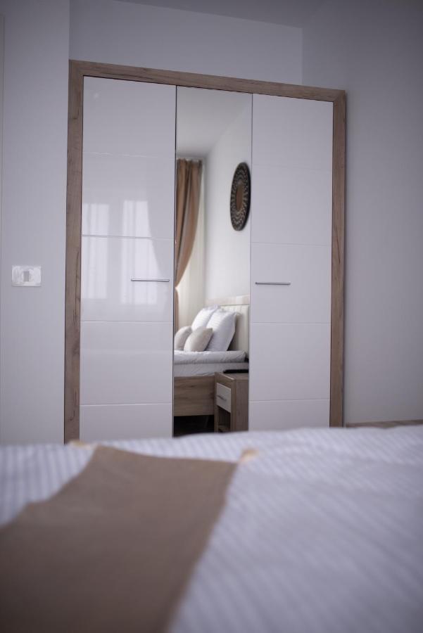 Apartament Denissia Oradea Εξωτερικό φωτογραφία